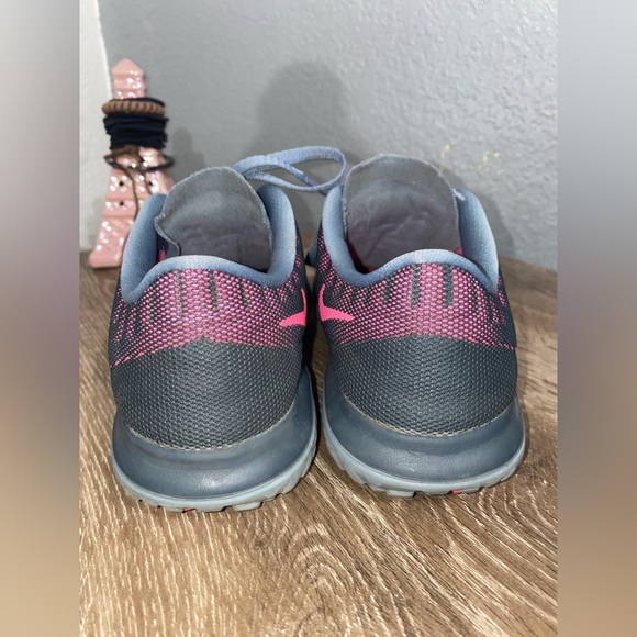 Nike - Picture 6 of 10